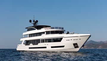 Adamaris charter yacht