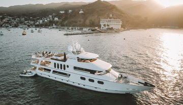 Leight Star charter yacht