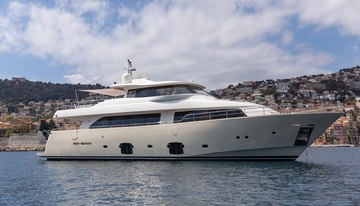 La Pausa charter yacht