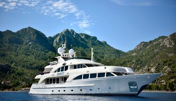 Quest R charter yacht