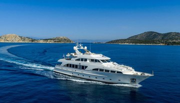 Oak charter yacht