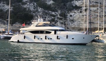 Dubai charter yacht