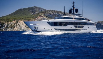 Alvium charter yacht