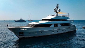Tiny Wave charter yacht