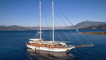 Queen Atlantis charter yacht