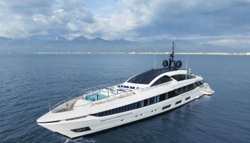 She's a 10 Too charter yacht