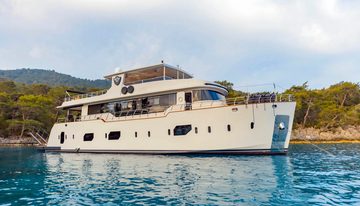 Simay M charter yacht