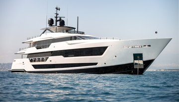 Lady Dia charter yacht