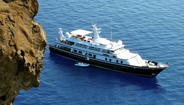 Goose charter yacht