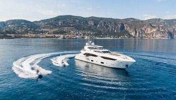 Maoro charter yacht
