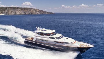 Mia Zoi charter yacht