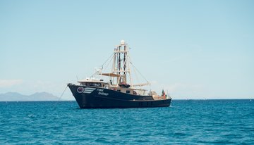 Pink Shrimp charter yacht