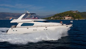 Lona charter yacht