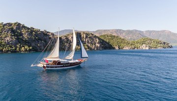 Azra Deniz charter yacht