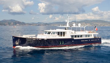 Paolyre charter yacht