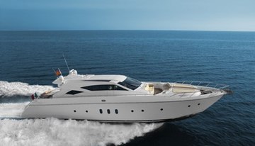 Trilly charter yacht