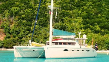 Delphine charter yacht