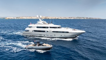 Maximilian MMIV charter yacht