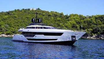 Erolia charter yacht