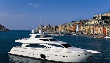 Maxi Beer charter yacht