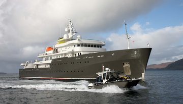 Yersin charter yacht