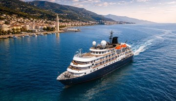 Blue Zephyr charter yacht