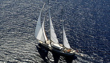 Dolce Mare charter yacht
