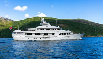 Sheergold charter yacht