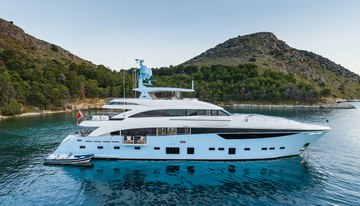 Le Verseau charter yacht
