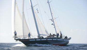 Agarimo 5 charter yacht