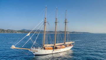 Trinakria charter yacht
