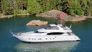 Xumi charter yacht