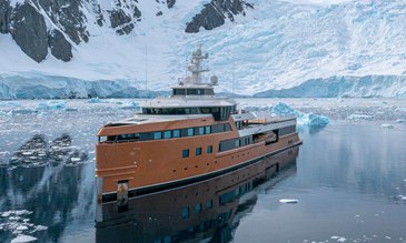 Heading South For The Winter: Explorer Yacht LA DATCHA Announces Antarctica Yacht Charters