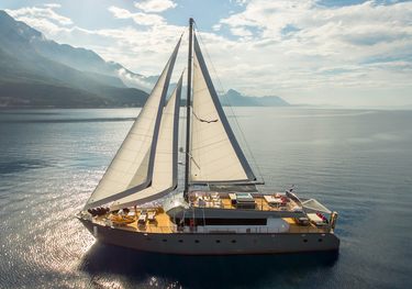Rara Avis charter yacht