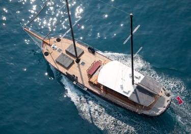 Vita Dolce charter yacht