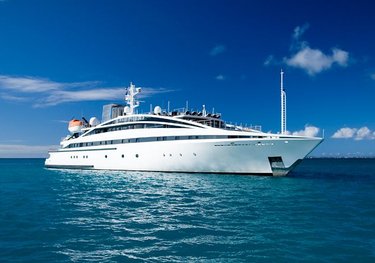 Elegant 007 charter yacht
