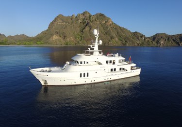 Beluga charter yacht