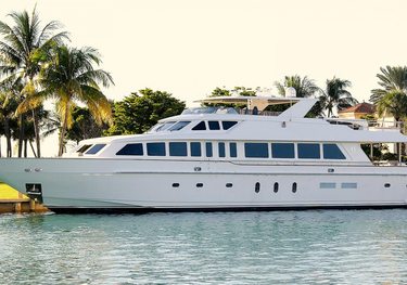 Beachfront charter yacht