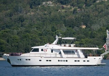 Surubim charter yacht