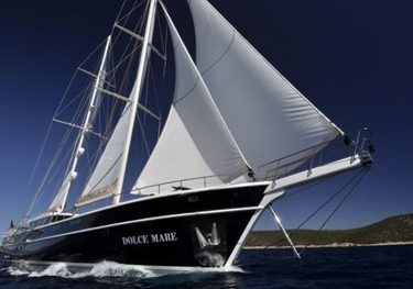 Dolce Mare charter yacht