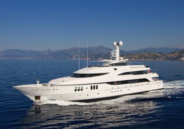 Diamond charter yacht
                            