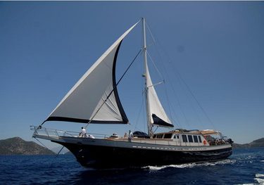 Viva Shira charter yacht