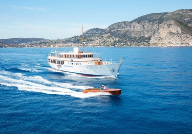Malahne charter yacht