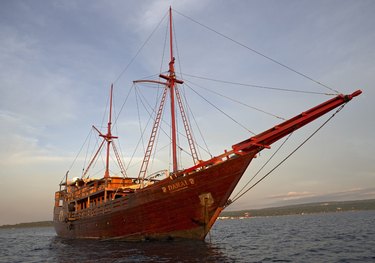 Damai charter yacht