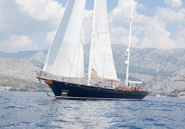 Lauran charter yacht