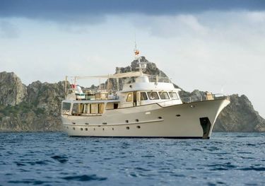 Monara charter yacht