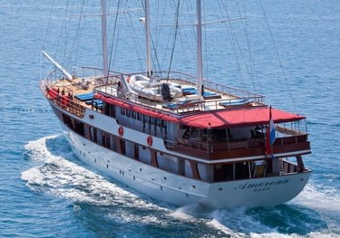 Amorena charter yacht