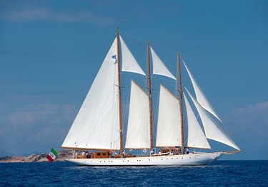 Croce del Sud charter yacht
