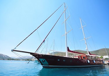 Casa Dell Arte II charter yacht