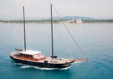 Dolce Vita charter yacht